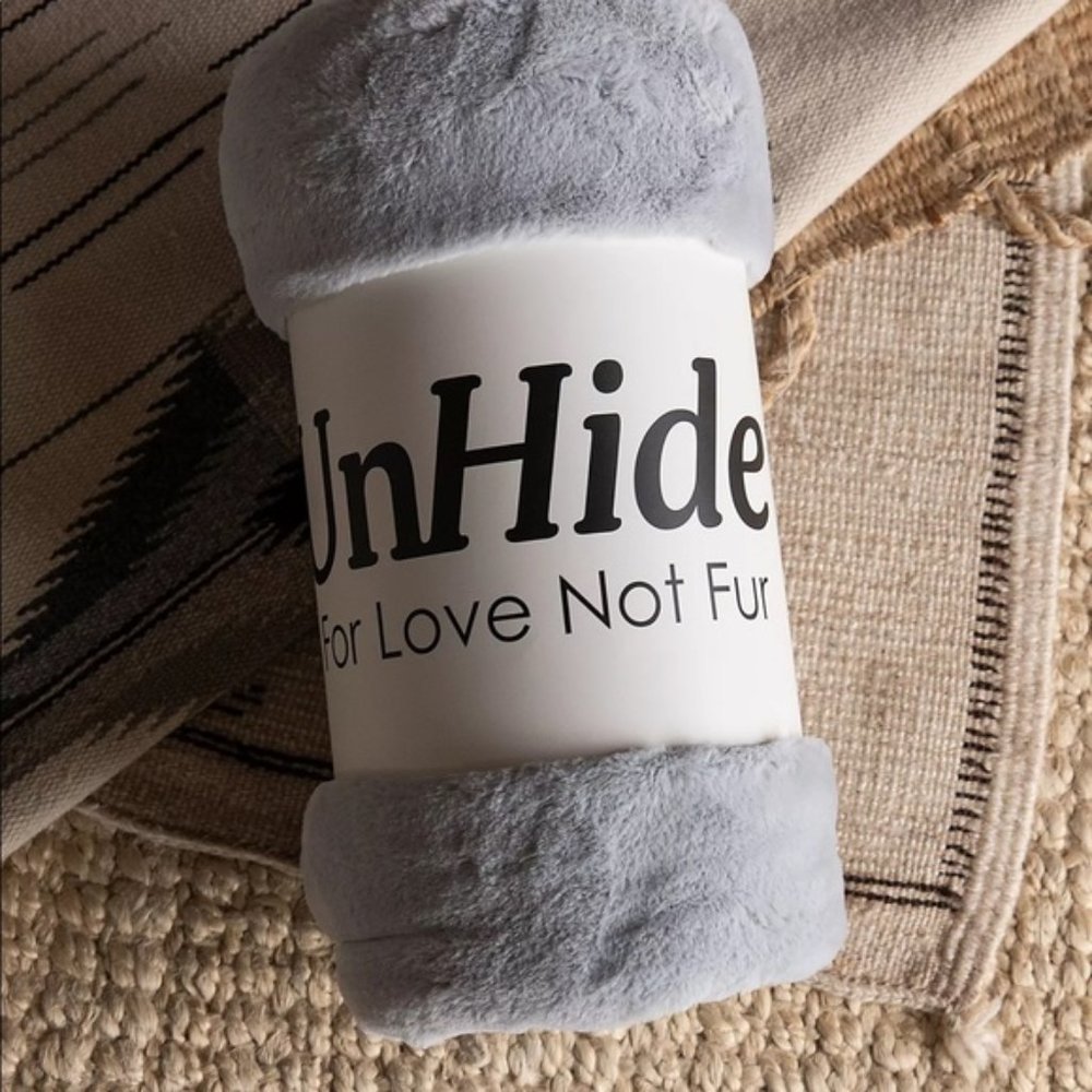 Unhide Lil Marshmallow Blanket in Silver - NWT